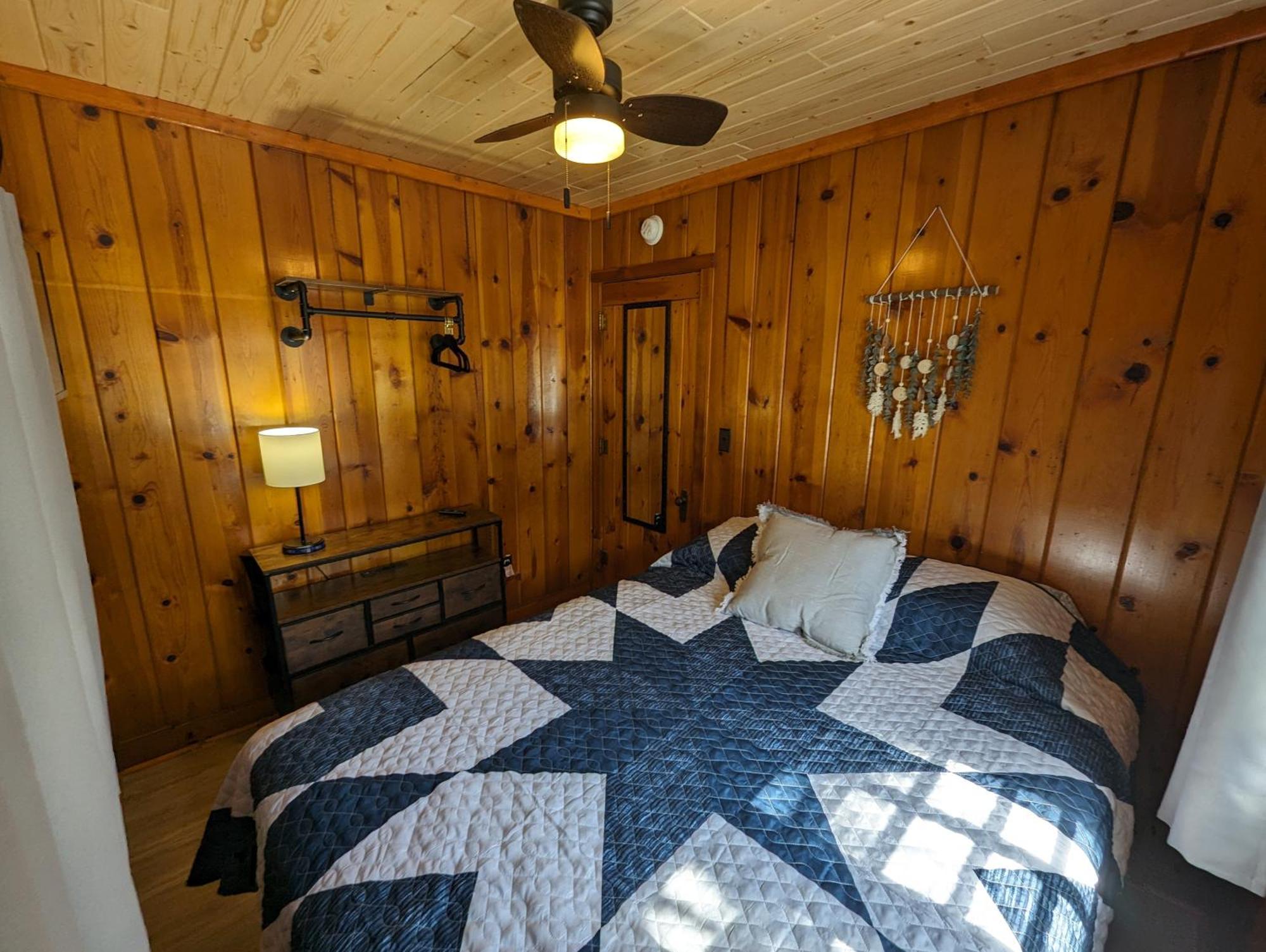 Riverside Point Resort Motel Park Rapids Rum bild